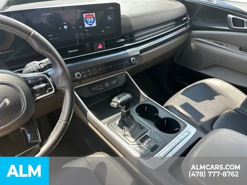 Used 2025 Kia Carnival FWD image 32