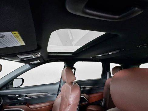 Used 2024 Kia Telluride EX w/ EX Captain's Chair Package image 26