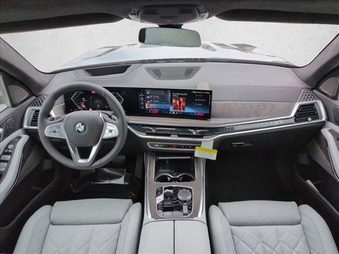 Used 2026 BMW X7 xDrive40i AWD/4WD image 15