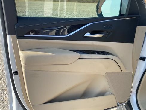 Used 2023 Cadillac Escalade Premium Luxury AWD/4WD image 21