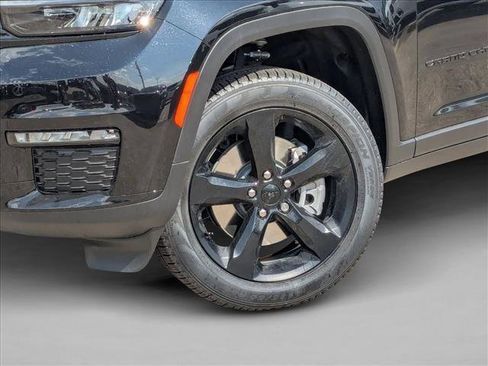 New 2025 Jeep Grand Cherokee L Limited w/ Black Appearance Package image 10