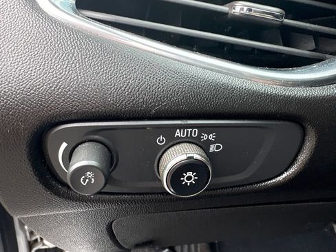 Used 2021 Chevrolet Malibu LT FWD image 16
