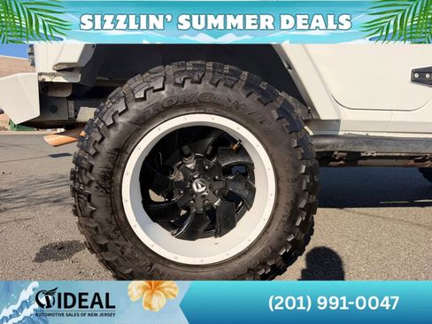 Used 2016 Jeep Wrangler Unlimited Sahara w/ Connectivity Group AWD/4WD image 11