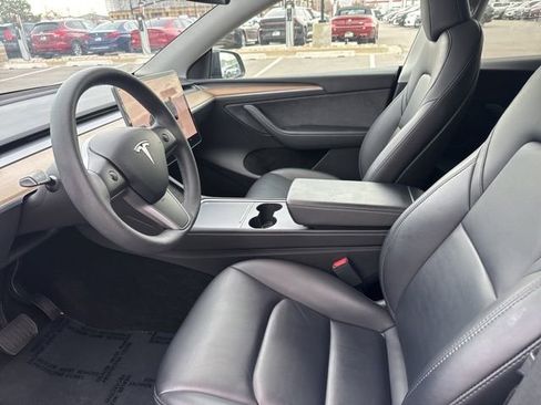 Used 2023 Tesla Model Y Long Range image 9