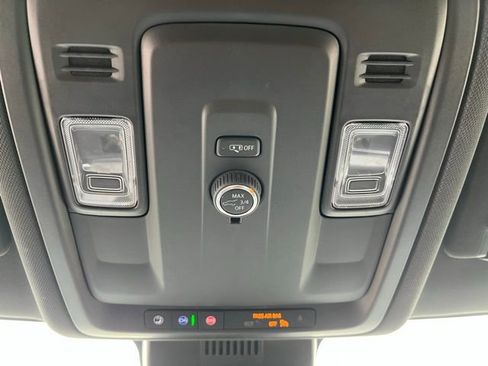 Used 2025 Chevrolet Suburban RST image 28