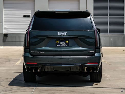 Used 2025 Cadillac Escalade V AWD/4WD image 11