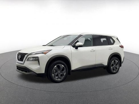 Used 2025 Nissan Rogue SV AWD/4WD image 3