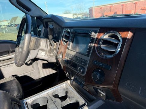 Used 2012 Ford F250 Lariat w/ Lariat Interior Pkg image 3