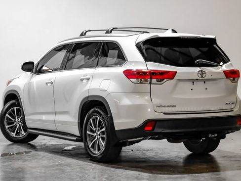 Used 2017 Toyota Highlander XLE AWD/4WD image 13