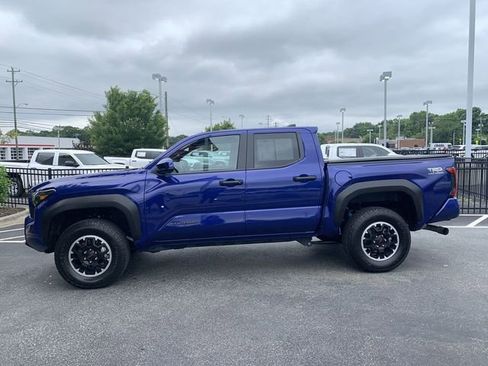 Certified 2025 Toyota Tacoma TRD Off-Road AWD/4WD image 5