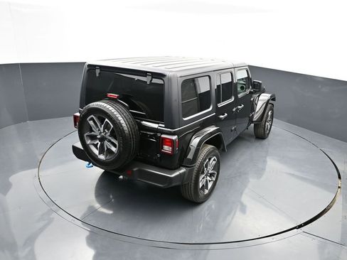 Used 2024 Jeep Wrangler Unlimited w/ Convenience Group AWD/4WD image 31