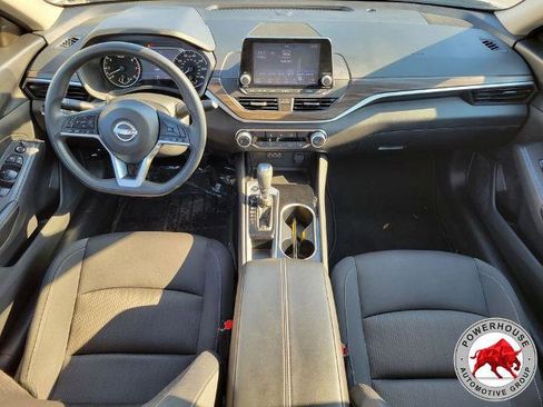 Used 2024 Nissan Altima 2.5 SV image 13