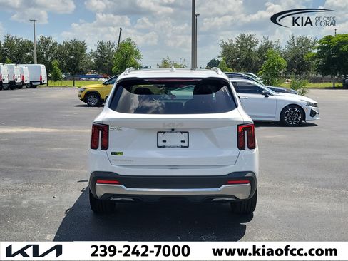 Certified 2024 Kia Sorento SX FWD image 5