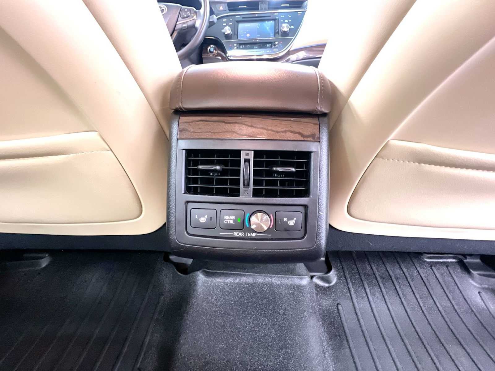 Used 2015 Toyota Avalon Limited w/ Technology Package FWD image 41