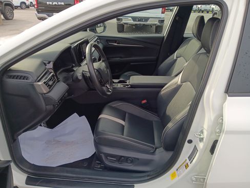 Used 2025 Toyota Camry SE image 8