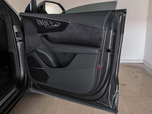 Used 2019 Audi Q8 Prestige image 43