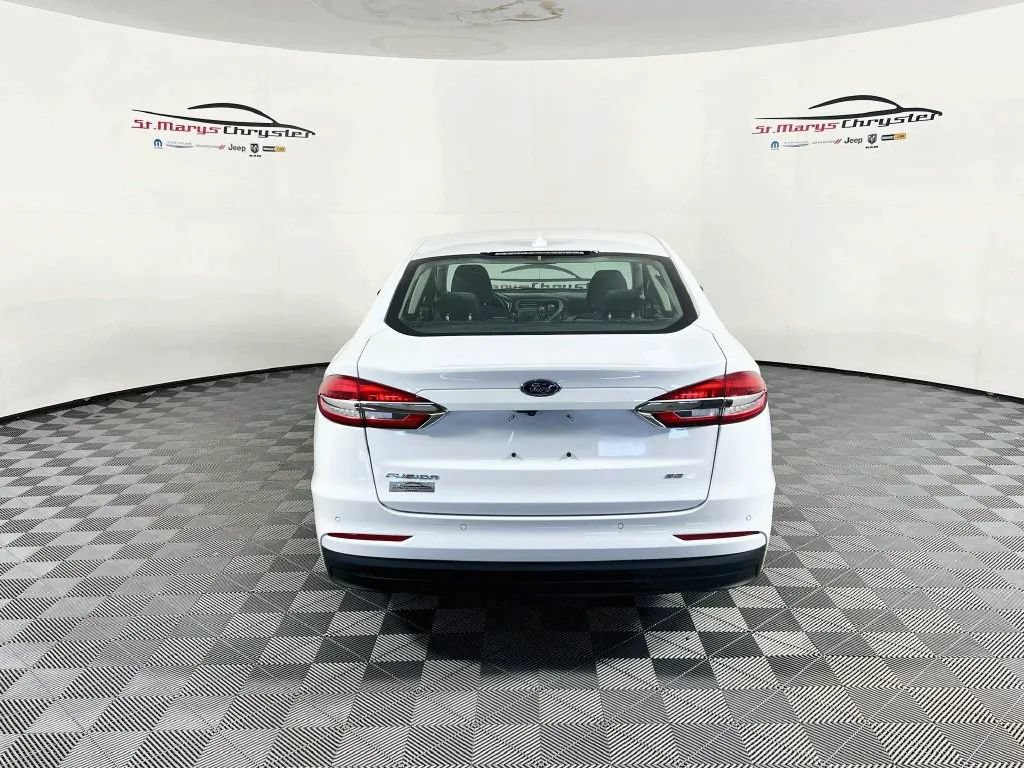 Used 2019 Ford Fusion SE FWD image 7