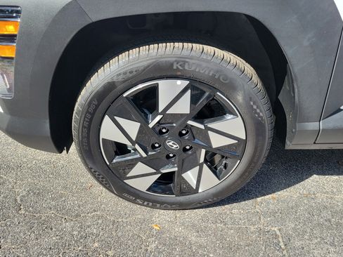 Used 2025 Hyundai Kona SEL AWD/4WD image 4