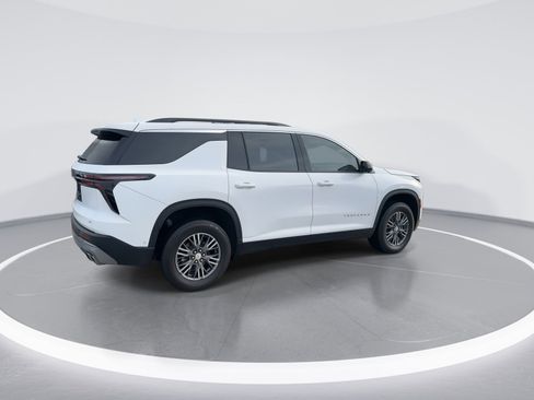 Used 2024 Chevrolet Traverse LT w/ Enhanced Driving Package image 9