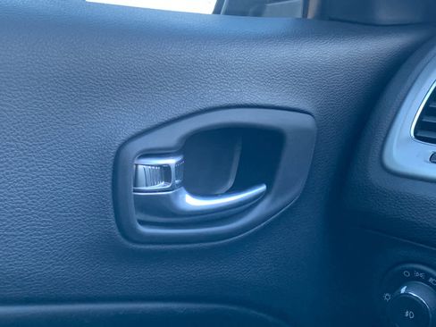 Used 2021 Jeep Compass Latitude w/ Sun and Sound Group image 23