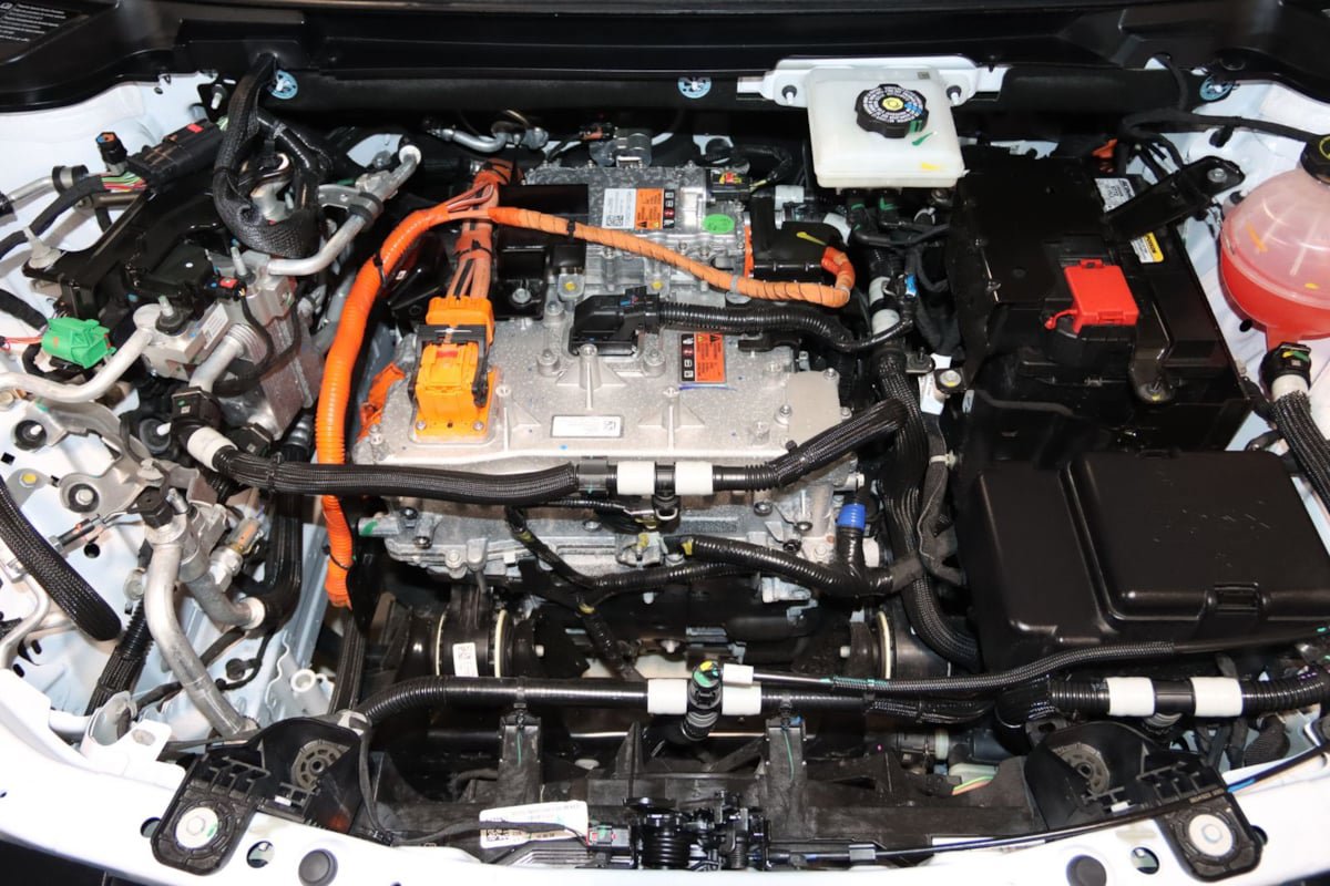 Used 2025 Chevrolet Equinox EV RS FWD image 9