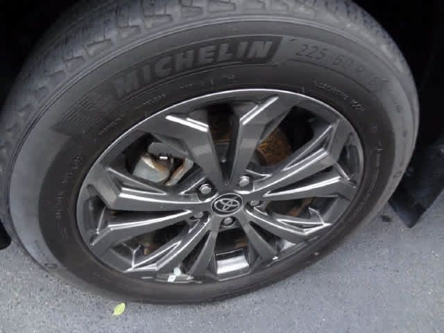 Used 2022 Toyota RAV4 XLE Premium AWD/4WD image 13