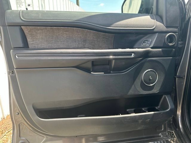 Used 2018 Ford Expedition Limited RWD image 13
