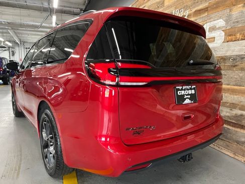 Used 2026 Chrysler Pacifica Limited w/ Uconnect Theater Family Group AWD/4WD image 16