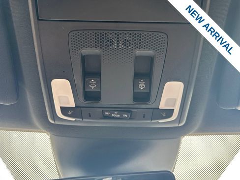 Used 2025 Honda Pilot Black Edition image 32