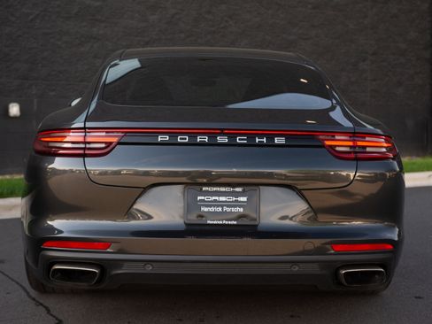 Certified 2017 Porsche Panamera image 5