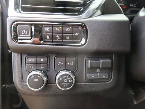 New 2026 GMC Yukon Elevation image 12