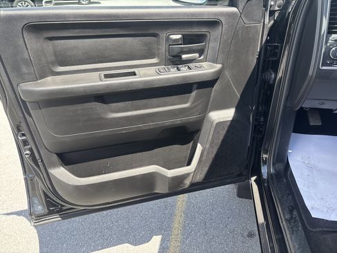 Used 2018 RAM 1500 Express AWD/4WD image 15