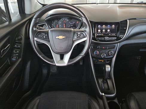 Used 2020 Chevrolet Trax LT w/ LT Convenience Package image 10