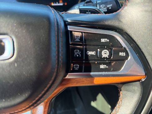 Used 2025 Jeep Grand Cherokee Summit AWD/4WD image 40