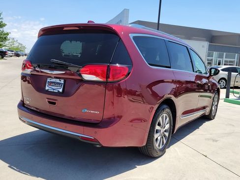 Used 2020 Chrysler Pacifica Limited w/ Advanced Safetytec Group FWD image 3