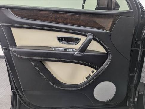 Used 2019 Bentley Bentayga AWD/4WD image 13