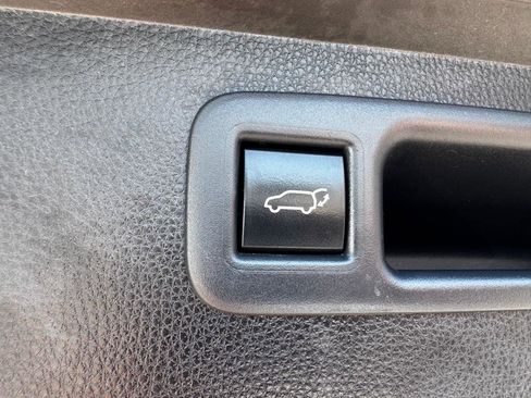 Used 2022 Toyota Highlander XLE AWD/4WD image 18