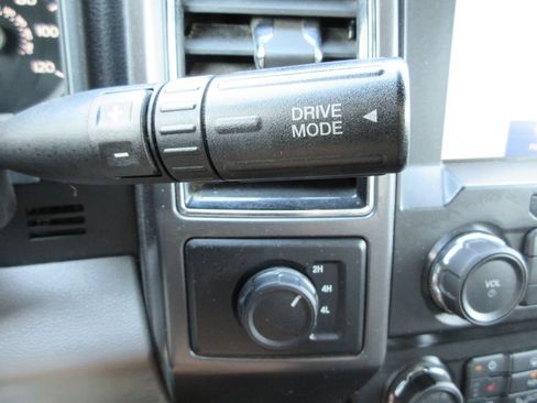 Used 2020 Ford F150 XLT w/ Equipment Group 302A Luxury AWD/4WD image 28