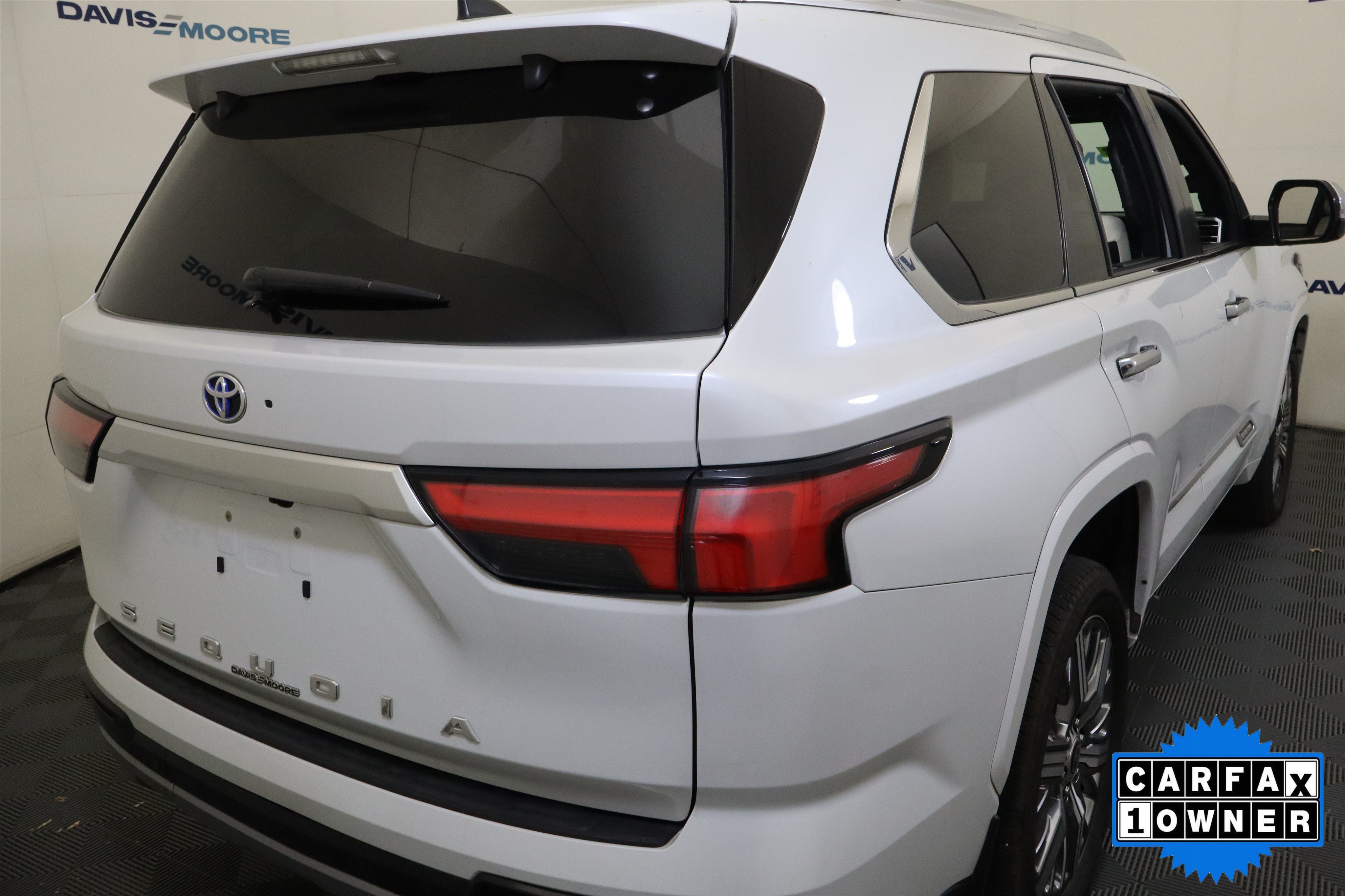 Used 2024 Toyota Sequoia Capstone AWD/4WD image 6