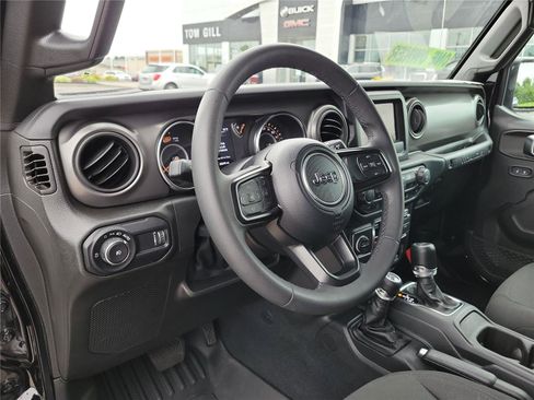 Used 2023 Jeep Wrangler Unlimited Sport AWD/4WD image 15