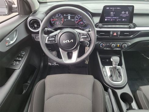 Used 2023 Kia Forte LXS image 4