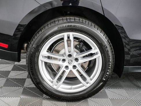 New 2026 Porsche Macan image 40