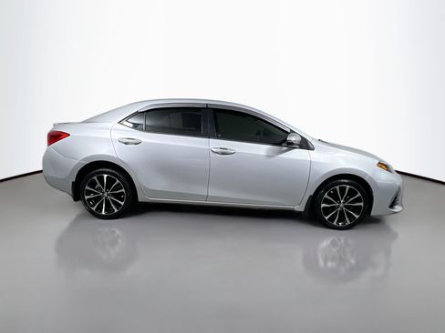 Used 2017 Toyota Corolla SE w/ SE Premium Package FWD image 3