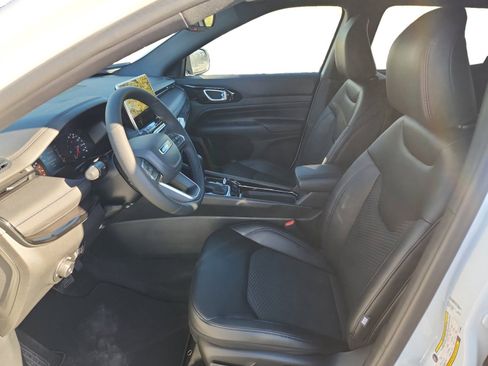 New 2026 Jeep Compass Latitude image 9