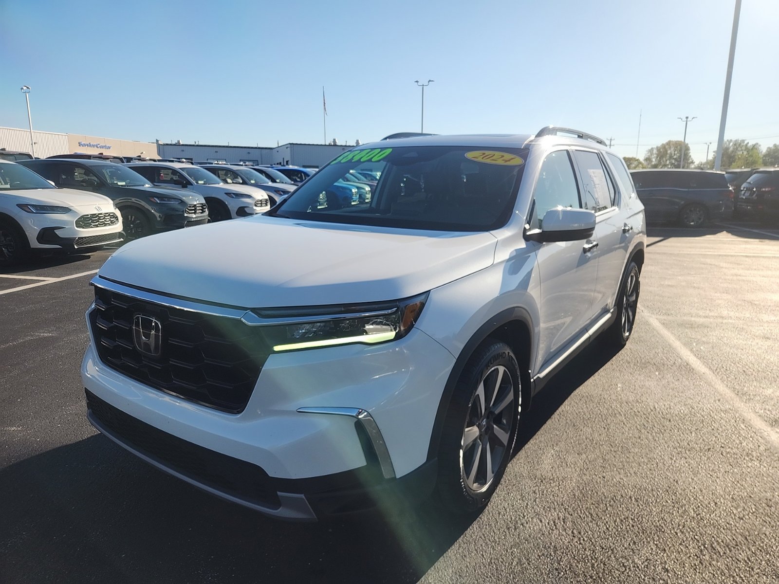 Used 2024 Honda Pilot Touring image 2