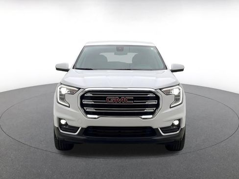 Used 2024 GMC Terrain SLT AWD/4WD image 2