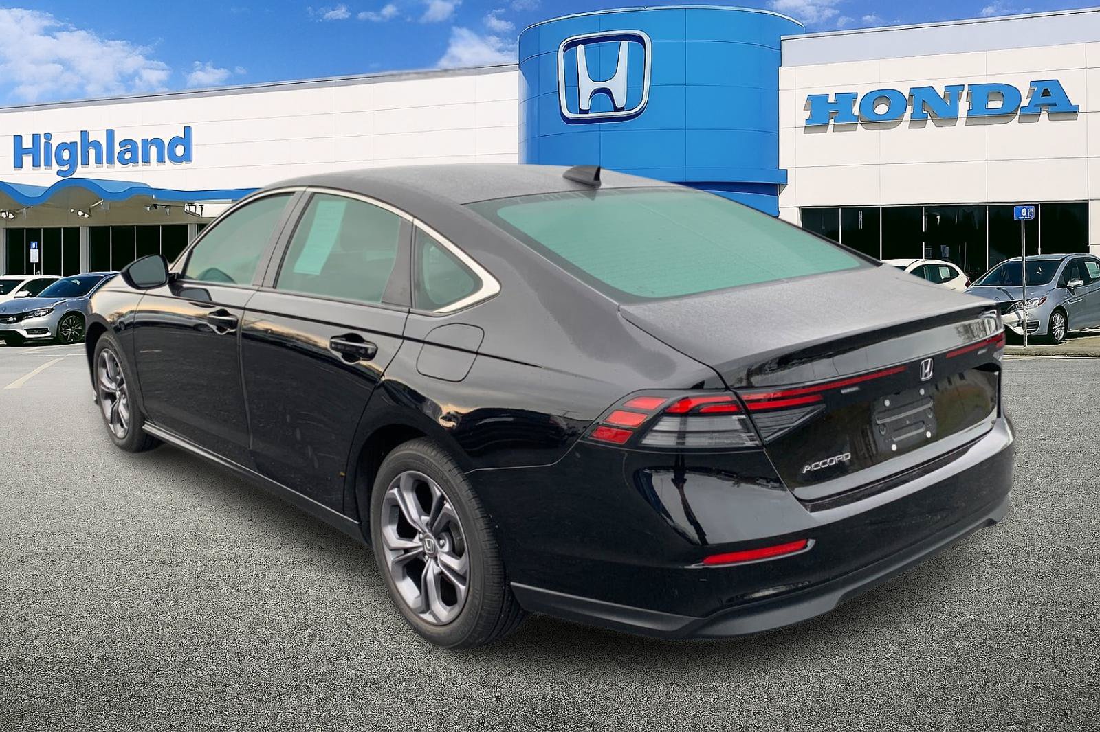 Used 2023 Honda Accord EX image 3