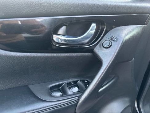 Used 2018 Nissan Rogue Sport SV image 22