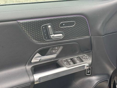 Used 2024 Mercedes-Benz GLB 250 GLB 250 image 25