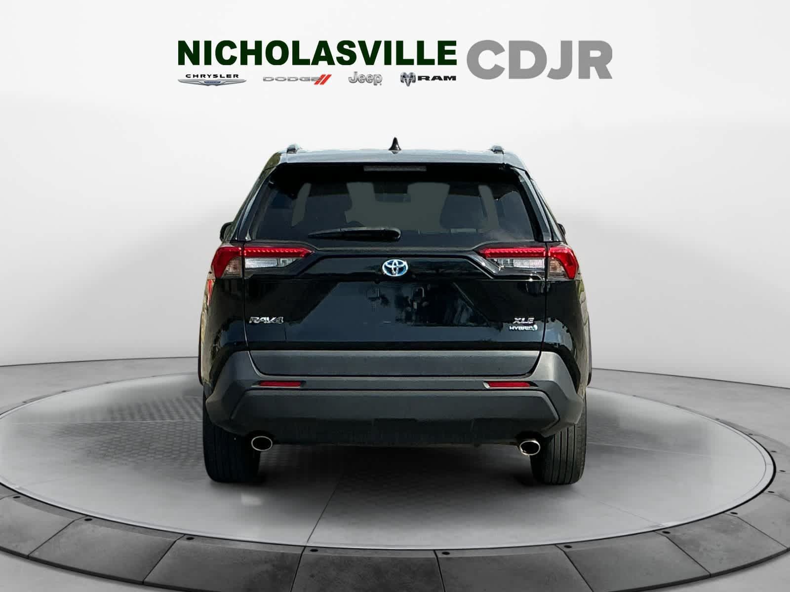 Used 2023 Toyota RAV4 XLE AWD/4WD image 4